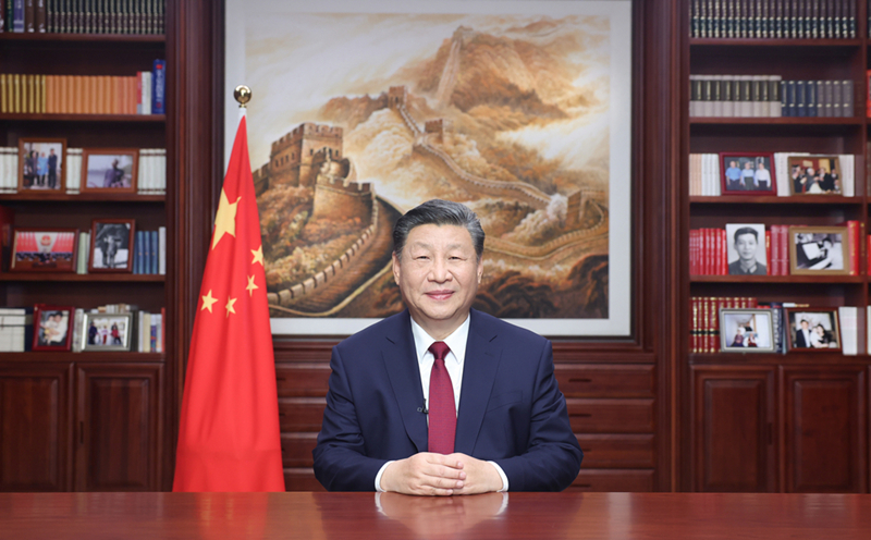 新年前夕，習(xí)近平通過(guò)中央廣播電視總臺(tái)和互聯(lián)網(wǎng)，發(fā)表二〇二四年新年賀詞。