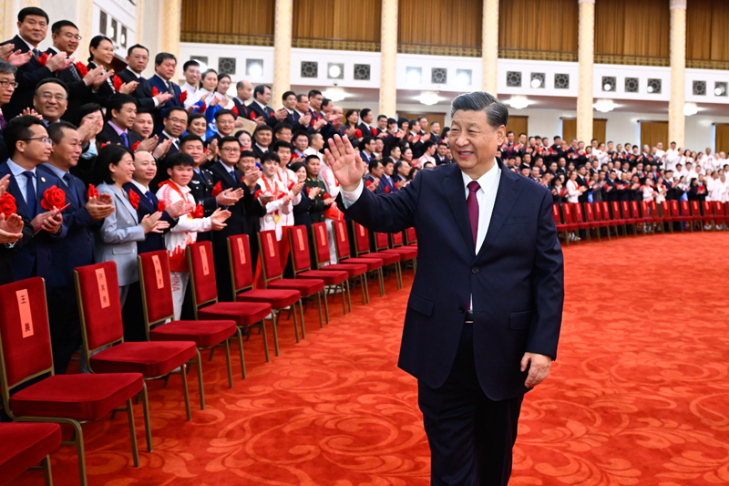 2022年4月8日，北京冬奧會、冬殘奧會總結(jié)表彰大會在北京人民大會堂隆重舉行。會前，習(xí)近平等會見北京冬奧會、冬殘奧會突出貢獻集體代表、突出貢獻個人和中國體育代表團成員。