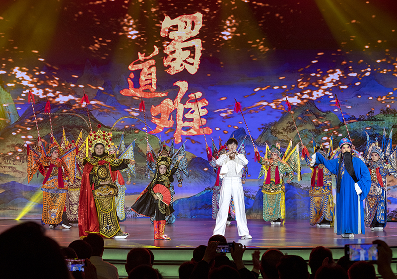 2023年10月13日，成都，“把青春華章寫在祖國大地上”大思政課網(wǎng)絡(luò)主題宣傳和互動引導(dǎo)活動在四川大學(xué)舉行。