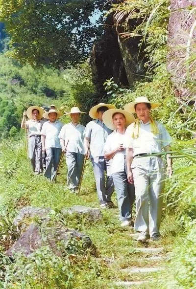 1989年7月，習近平在壽寧縣山村。