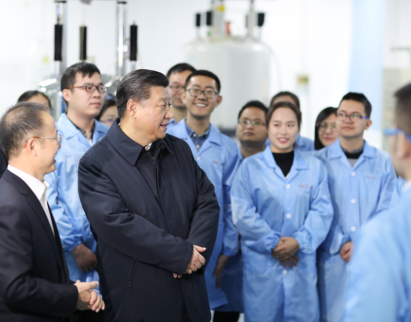 2019年1月17日，習(xí)近平在天津南開大學(xué)元素有機(jī)化學(xué)國(guó)家重點(diǎn)實(shí)驗(yàn)室同師生親切交流。