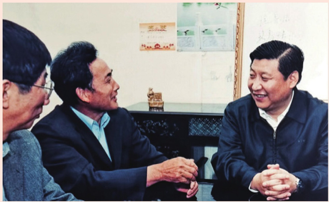 2003年4月24日，時(shí)任浙江省委書記習(xí)近平在浙江下姜村調(diào)研。